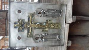 Старинную икону в серебряном окладе,84*-Распятие(бронза эмаль), Св.Иоанн Златоуст и Св.Царица Елена