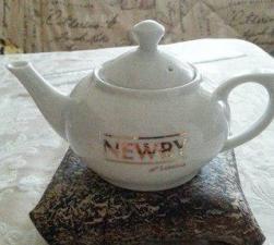 Классический фарфоровый чайник с известнейшим логотипом Newby (London)