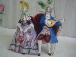 Фарфоровую статуэтку-Дама с кавалером-кон.Х!Х,Германия