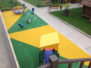 Безопасные, яркие резиновые покрытия для детских площадок