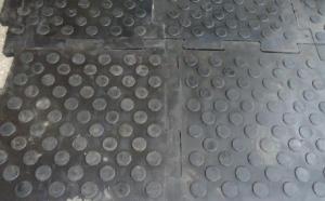 Сборное напольное покрытие из резиновых плиток «Унидор»