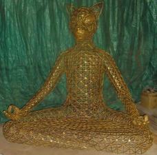 Кот-медитатор скульптура-лавочка