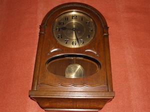 Часы настенные фирмы Duverdrey & Bloquel в изысканном дубовом корпусе. Ар-Деко, Франция, 1920-е –1930-е гг.