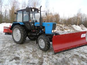Трактор МТЗ Беларус 82.1  с отвалом и щеткой новый
