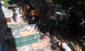 Вывоз мусора контейнерами и машинами в Смоленске