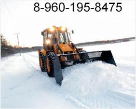 Уборка снега трактором в Нижнем Новгороде