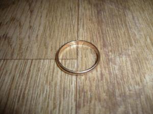 Продается кольцо обручальное золотое 583пр