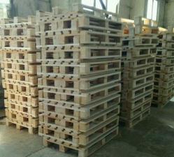 Организация на постоянной основе реализует деревянные поддоны размером 1200х800 и 1200х1000.