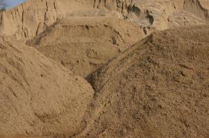 Песок сеяный с доставкой от 3 кубов