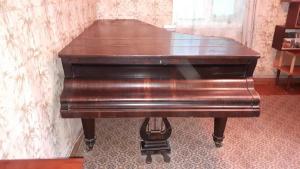 Старинный салонный рояль "Becker"