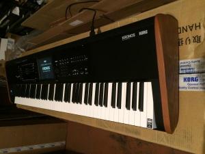 Korg KRONOS 2 88 клавишная музыкальная рабочая станция