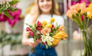 Интернет-магазин по доставке цветов приглашает на работу Курьера в город Краснодар