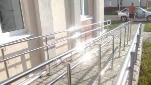 Ограждения из нержавеющей стали для лестниц, балконов, атриумов, пандусов