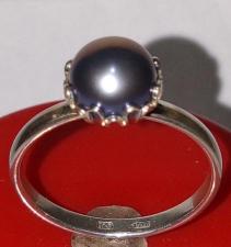Кольцо из серебра 925 с чёрным жемчугом "Каприз