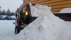 Уборка снега мини-погрузчиком Bobcat