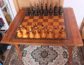 Шахматы деревянные большие со столом-шахматной доской,СССР
