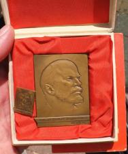 Настольная медаль и значок Комсомольскому пропагандисту,с удостоверением, в родной коробке
