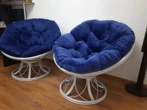 Комплект мебели из металла - два качающихся кресла и столик со стеклом