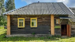 Уютный крепкий домик с баней в отдаленной деревушке