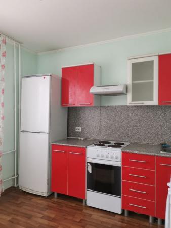 Квартира в аренду в Омутнинске, улица 30-летия Победы, 32 фото №1