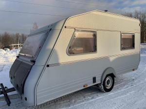 Немецкий крепыш-малыш автодом,кемпер,трейлер,дом на колёсах,караван,Прицеп дaча KIP SUN-LINE 1999 года 3-4 места 750 кг с палаткой