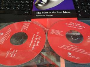 * Человек в железной маске * A Duma * с чб иллюстрациями * текст на английском языке * { два CD диска прилагаются} * { Macmilllan } *