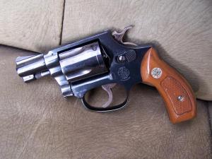 Продам макет револьвера Смитт и Вессон 38кал. США.