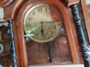 Часы напольные в деревянном корпусе, Германия, начало 20го века, рабочие, часовой и получасовой бой малиновые колокольчики