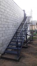 Монтаж металлических лестниц (металлоконструкции)