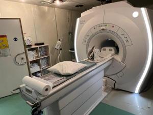 Магнитно-резонансный томограф (МРТ) GE Signa Explorer 1.5T