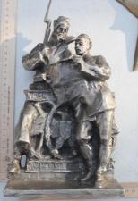 Силуминовая скульптура Солдат и Рабочий читают декрет о земле, высота 30 см,силумин, СССР