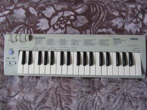 YAMAHA CBX-K1B - Mini MIDI Keyboard.