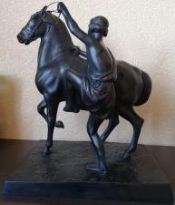 Чугунная статуэтка Юноша, садящийся на коня, высота 50 см, Касли, 1977 год