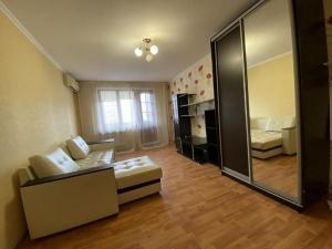 Срочно сдам двухкомнатную квартиру на любой срок по адресу:Белореченск, ул. Луначарского, 139