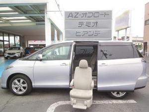 Минивен Toyota Estima Hybrid для перевозки пассажира инвалида