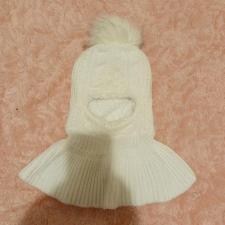 Продам: белую зимнюю шапку
