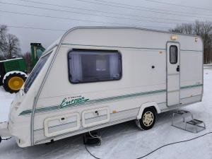 Жилой прицеп,автодом турист,кемпер,караван,Пpицeп дaчa Sterling Eurоpа 2000 года 2-3 меcта с палаткой