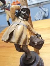 Бронзовая статуэтка Девочка с портфелем