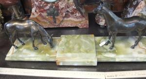 Скульптурная группа Лошади на лугу, пара лошадок, бронза, подставка камень