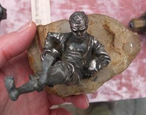 Бронзовая статуэтка Юноша с камнем, серебрение, старинная