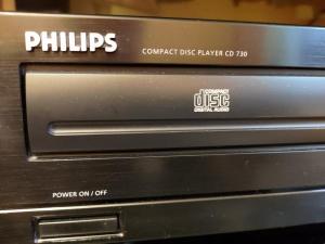 Проигрывать CD Philips 730