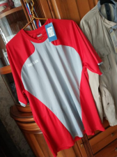 Reebok Новое красивое поло футболка спортивная красно - серая синтетика Ширина пог 62 см Высота 82 см