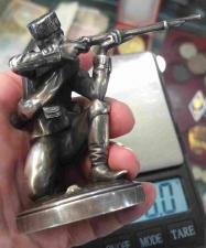 Серебряная статуэтка Казак с ружьём, современная копия