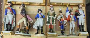Фарфоровые статуэтки Наполеон и его маршалы, фарфор Каподимонте, Италия и Кайзер, Германия