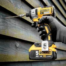 Аккумуляторный бесщеточный шуруповерт DEWALT, 18 В, 205 Нм, 3250 об/мин, 3800 уд/мин, без АКБ и ЗУ, DCF887N