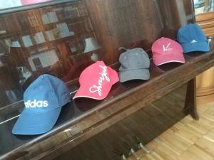 { Бейсболки } n1 { Adidas } тёмно - фиолетовая с вкладными ушками мягкая {750} n2 Черная { Icon } твердый козырек {750} n3 Красная {750} n4 Adidas темно - фиолетовая {500} n5 Серая {500} n6 Бордовая Кипр {500}