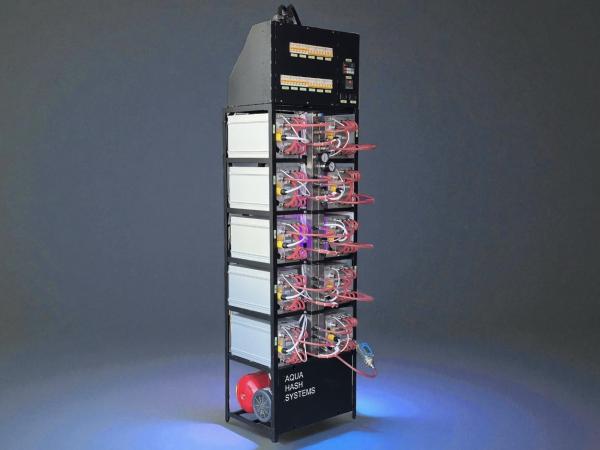 стойка с мощными асик майнерами в ряд